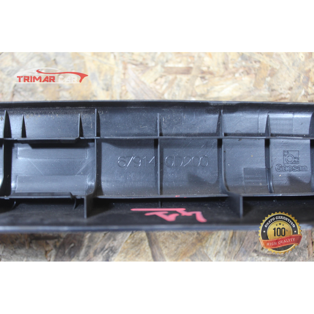 67914-0D200 PROFILO BATTITACCO ANTERIORE SINISTRO TOYOTA YARIS 3 III (P13)(2010 >) 1.0 69CV 51KW COD MOT; 1KR