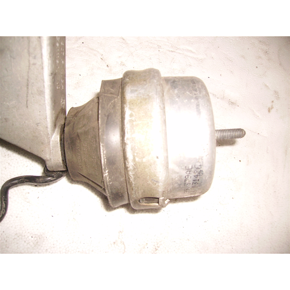 SUPPORTO MOTORE DX AUDI A4 A6 PASSAT COD: 8D8199379AE