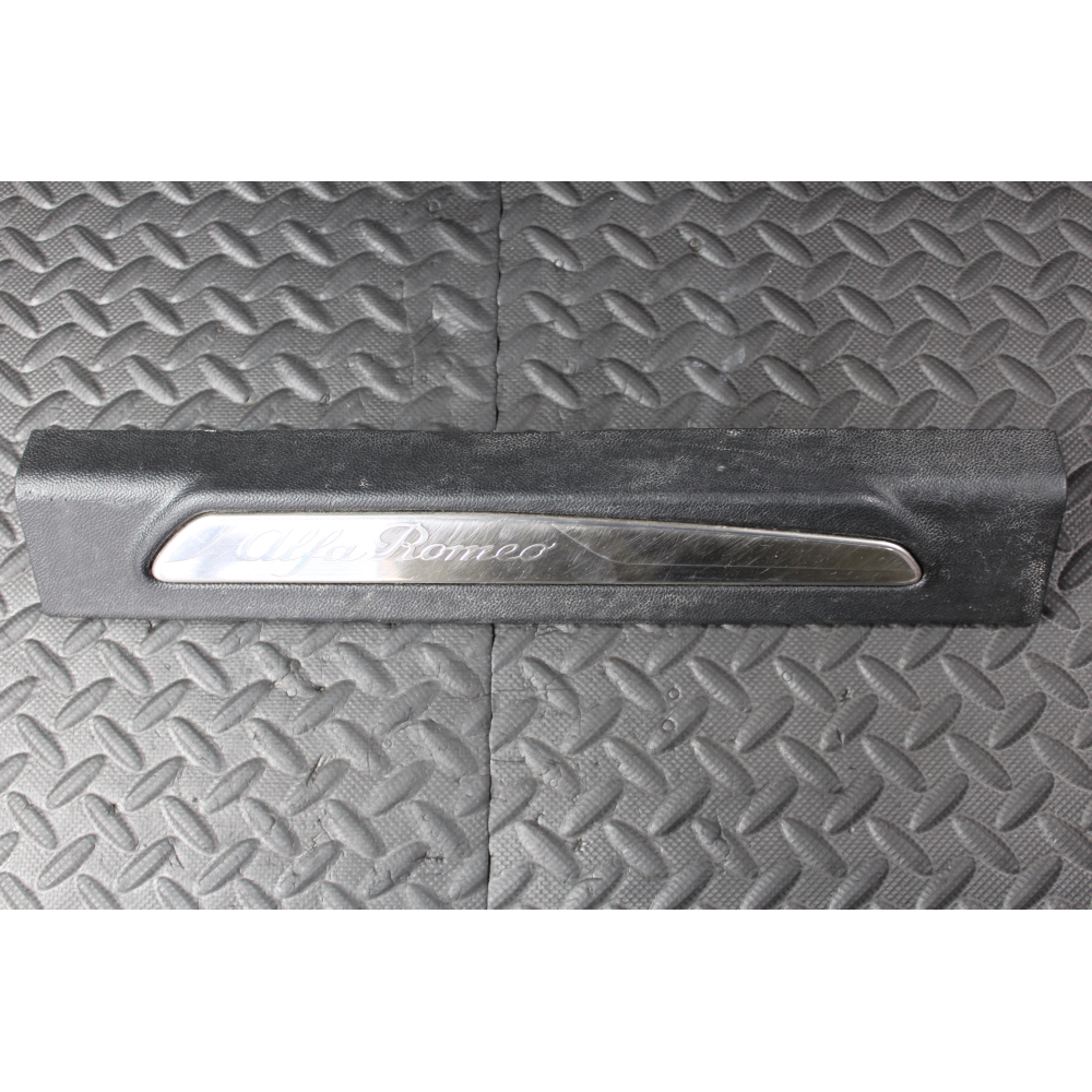 156107572 PROFILO BATTITACCO ANTERIORE DESTRO ALFA ROMEO GIULIA 2 (952)(2015 >) 2.2D 110KW 150CV COD. MOT. 55266388