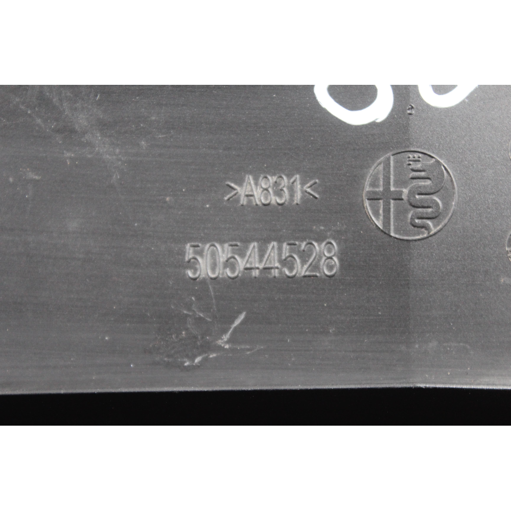 50544528 PROTEZIONE GRIGLIA VENTILAZIONE ALFA ROMEO GIULIA 2 (952)(2015 >) 2.2D 110KW 150CV COD. MOT. 55266388