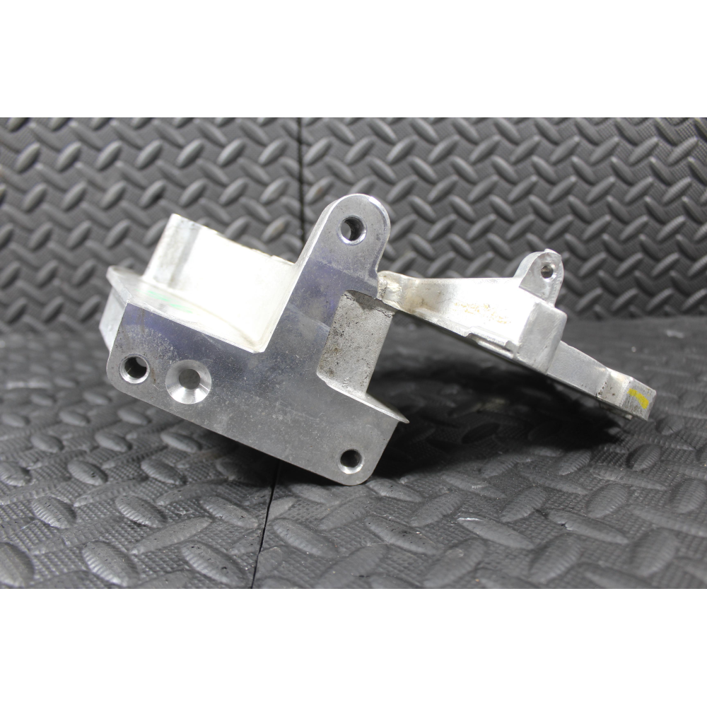 8200793436 SUPPORTO MOTORE POMPA GASOLIO SUZUKI GRAND VITARA 2 II (JT,TE,TD)(05-15) 1.9 DDIS 129CV 95KW 4X4 F9QB264