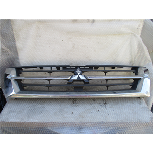 MASCHERINA ANTERIORE GRIGLIA PARAURTI MITSUBISHI PAJERO 3 III [99-07] MB07111GB