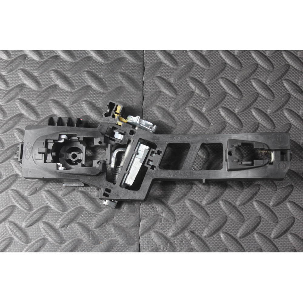 8A61-A224A36AN SUPPORTO MANIGLIA ESTERNA ANTERIORE DESTRA 4PIN FORD FIESTA 6 VI (2008-2017)
