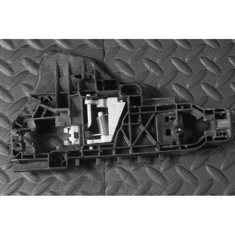 A1697600334 SUPPORTO MANIGLIA ESTERNA POSTERIORE SINISTRA MERCEDES CLASSE A (W169)(2004-2012)