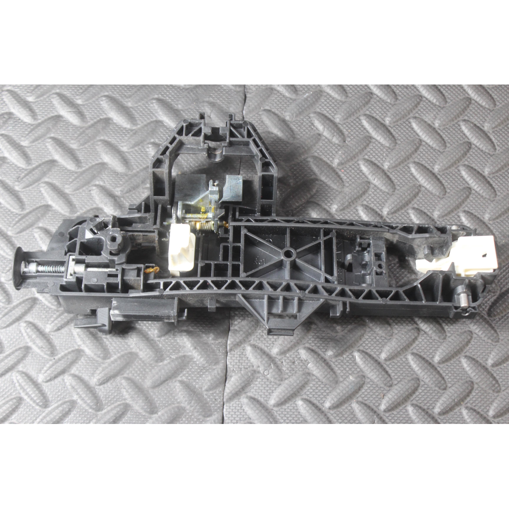 A2042600834 SUPPORTO MANIGLIA ESTERNA ANTERIORE DESTRA MERCEDES CLASSE C (W204)(07-14)