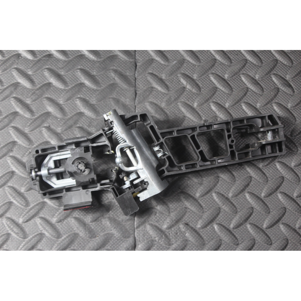 8A61-A224A36AN SUPPORTO MANIGLIA ESTERNA ANTERIORE DESTRA 4PIN FORD FIESTA 6 VI (2008-2017)