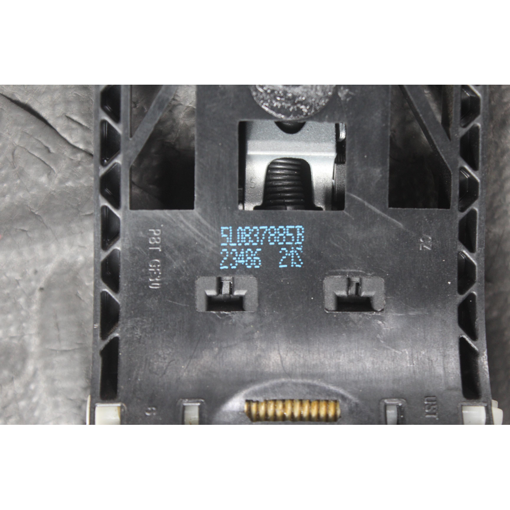 5L0837885B SUPPORTO MANIGLIA ESTERNA ANTERIORE SINISTRA SKODA OCTAVIA 3 COMBI (2012 >)