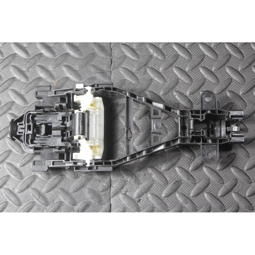 30747097 SUPPORTO MANIGLIA ESTERNA ANTERIORE DESTRA VOLVO V60 II (225)(2018 >)