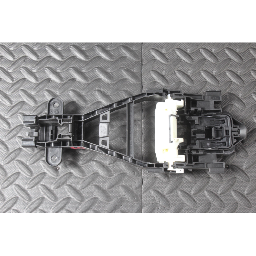 30747097 SUPPORTO MANIGLIA ESTERNA POSTERIORE DESTRA 6PIN VOLVO V60 II (225)(2018 >)