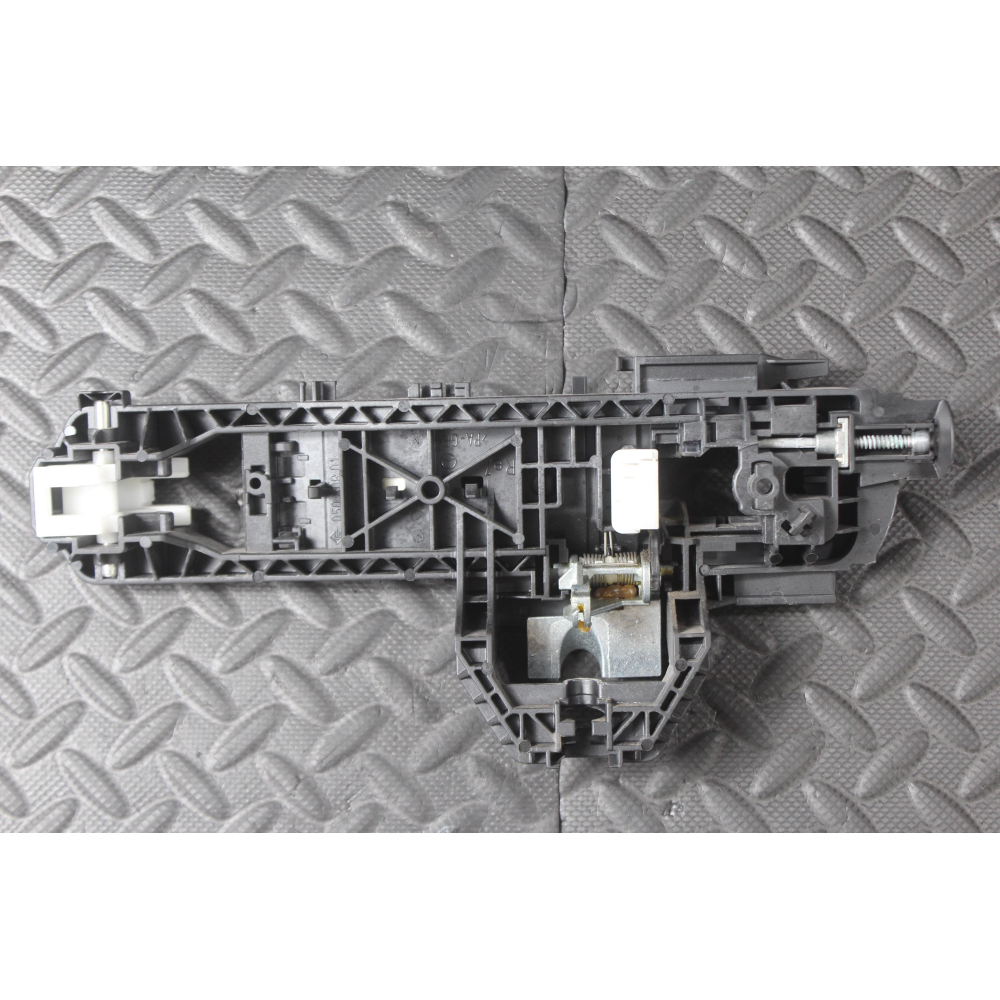 A2047601634 SUPPORTO MANIGLIA ESTERNA POSTERIORE DESTRA MERCEDES CLASSE A (W176)(2012 >)