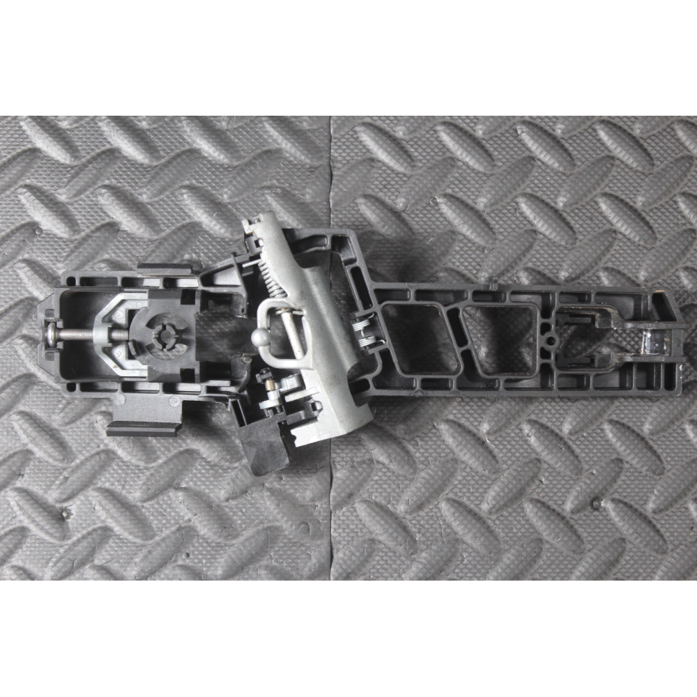 8A6A-A224A36-AL SUPPORTO MANIGLIA ESTERNA POSTERIORE DESTRA FORD FIESTA 6 VI (2008-2017)