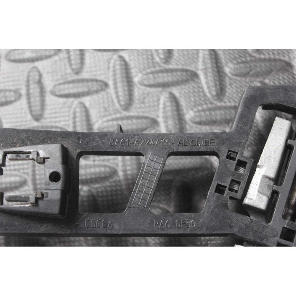 8A6A-A224A36-AL SUPPORTO MANIGLIA ESTERNA POSTERIORE DESTRA FORD FIESTA 6 VI (2008-2017)