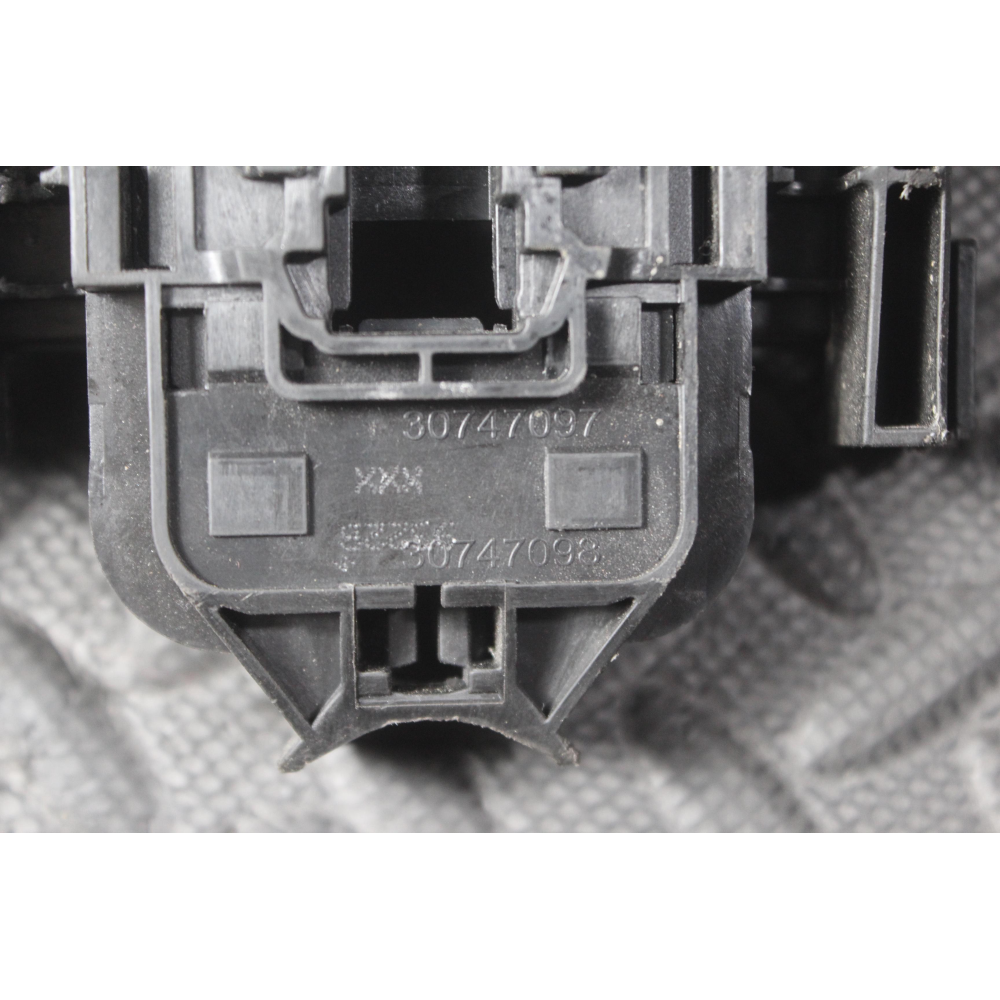 30747097 SUPPORTO MANIGLIA ESTERNA ANTERIORE DESTRA VOLVO V60 II (225)(2018 >)