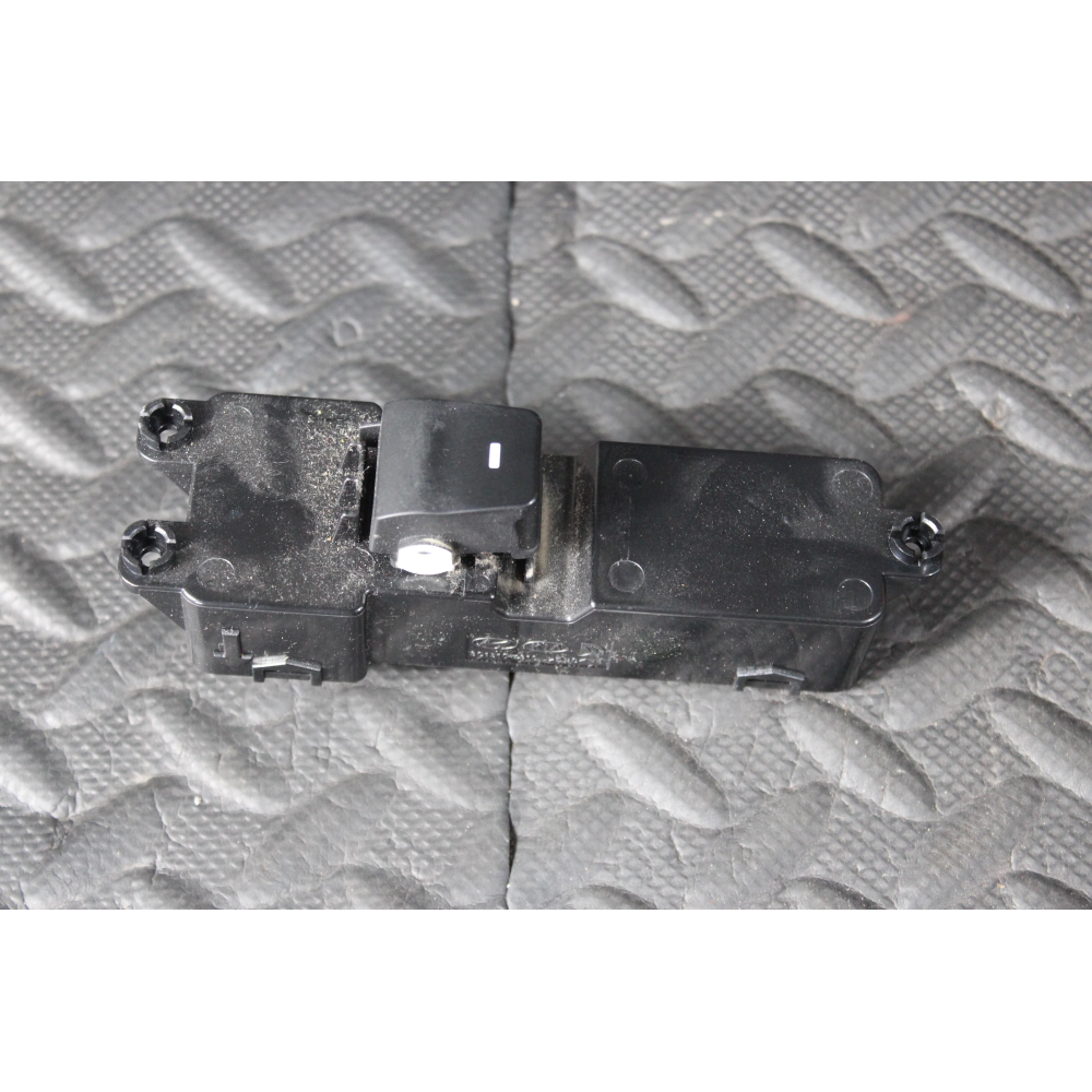 93575-D3021 INTERRUTTORE ALZAVETRO ANTERIORE DESTRO HYUNDAI TUCSON (TL)(2015 >) 1.7 CRDI 141CV 104KW D4FD