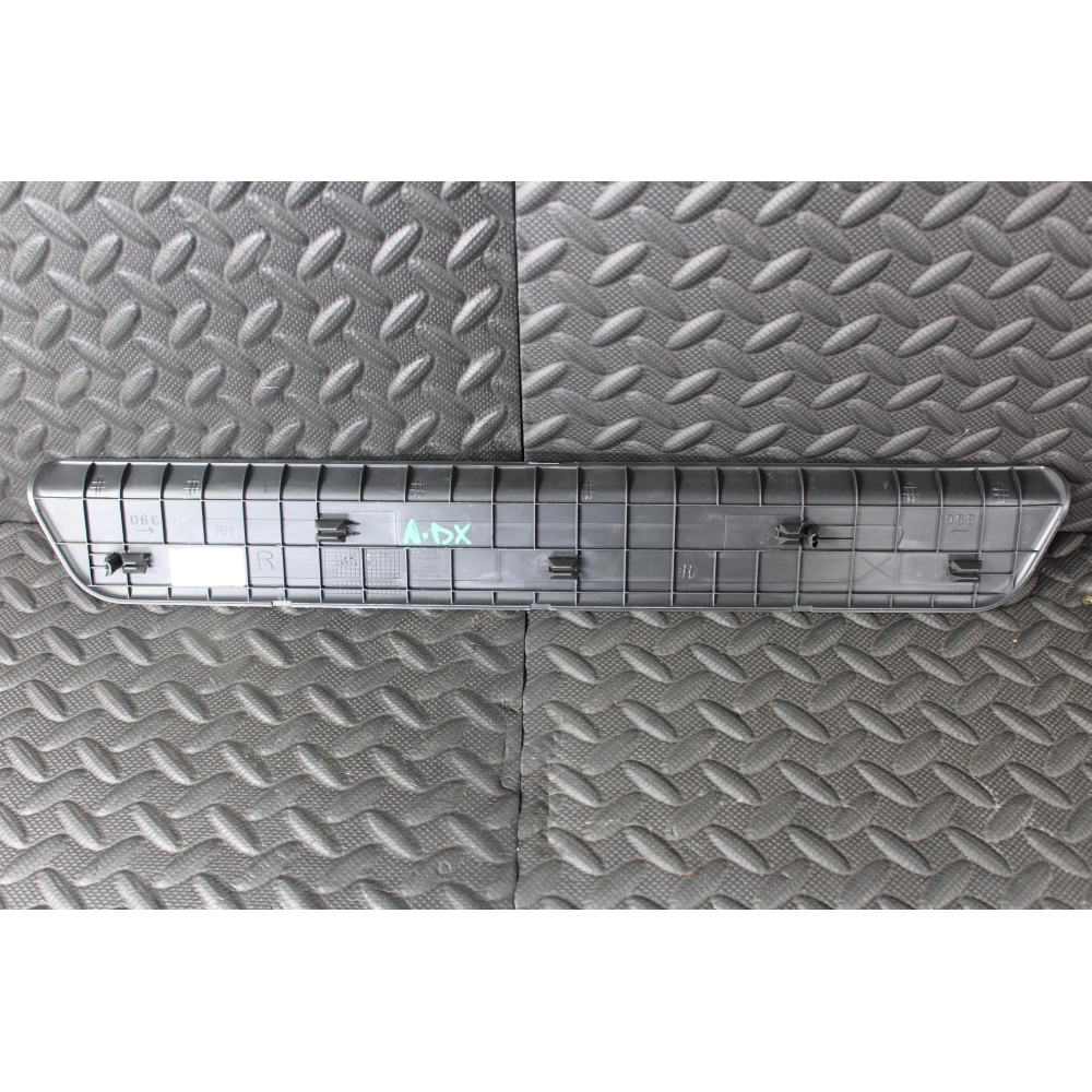 85883-D7000 PROFILO BATTITACCO ANTERIORE DESTRO HYUNDAI TUCSON (TL)(2015 >) 1.7 CRDI 141CV 104KW D4FD