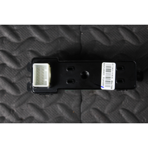 93575-D3021 INTERRUTTORE ALZAVETRO ANTERIORE DESTRO HYUNDAI TUCSON (TL)(2015 >) 1.7 CRDI 141CV 104KW D4FD