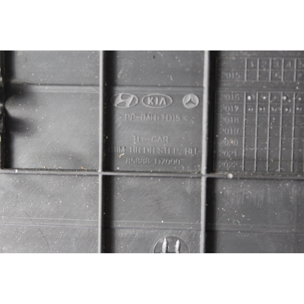 85888D7000 PROFILO BATTITACCO POSTERIORE DESTRO HYUNDAI TUCSON (TL)(2015 >) 1.7 CRDI 141CV 104KW D4FD