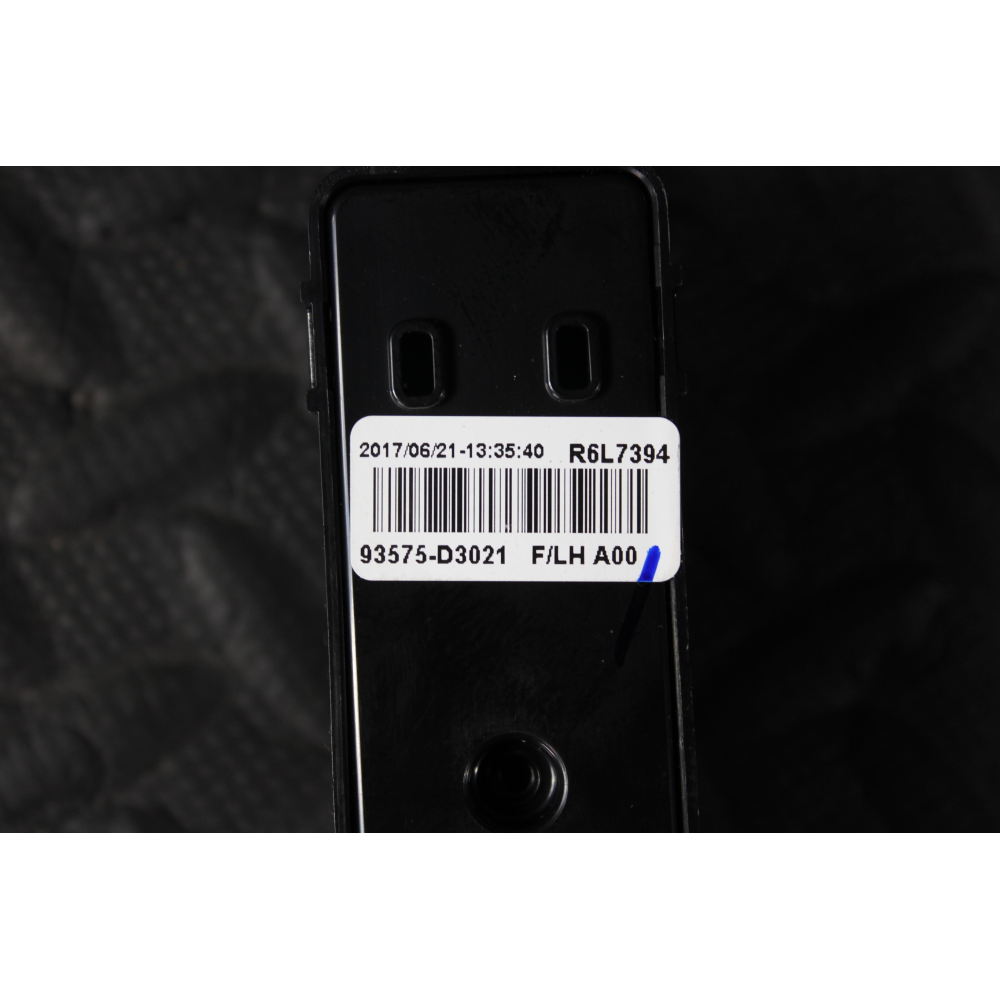 93575-D3021 INTERRUTTORE ALZAVETRO ANTERIORE DESTRO HYUNDAI TUCSON (TL)(2015 >) 1.7 CRDI 141CV 104KW D4FD