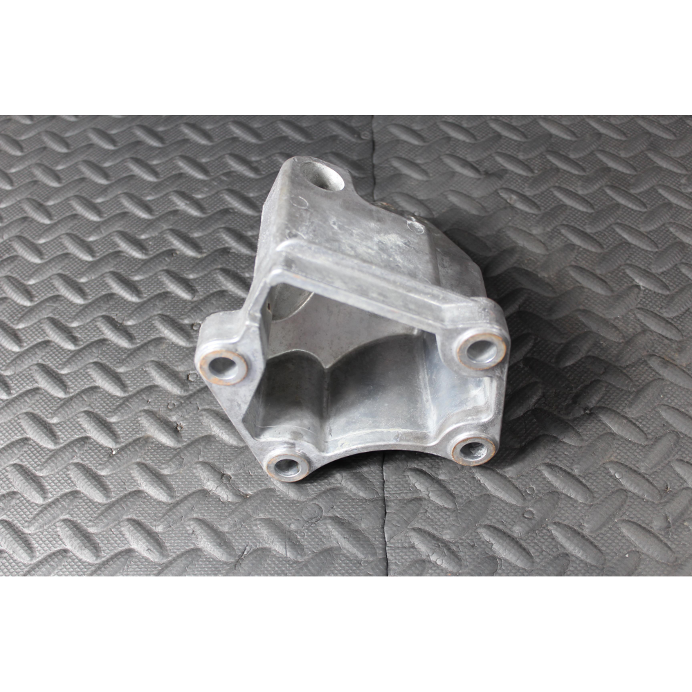 04726018AC SUPPORTO MOTORE DESTRO LANCIA THEMA 2 (LX)(2011 >) 3.0D 239CV 176KW VM24D / EXF