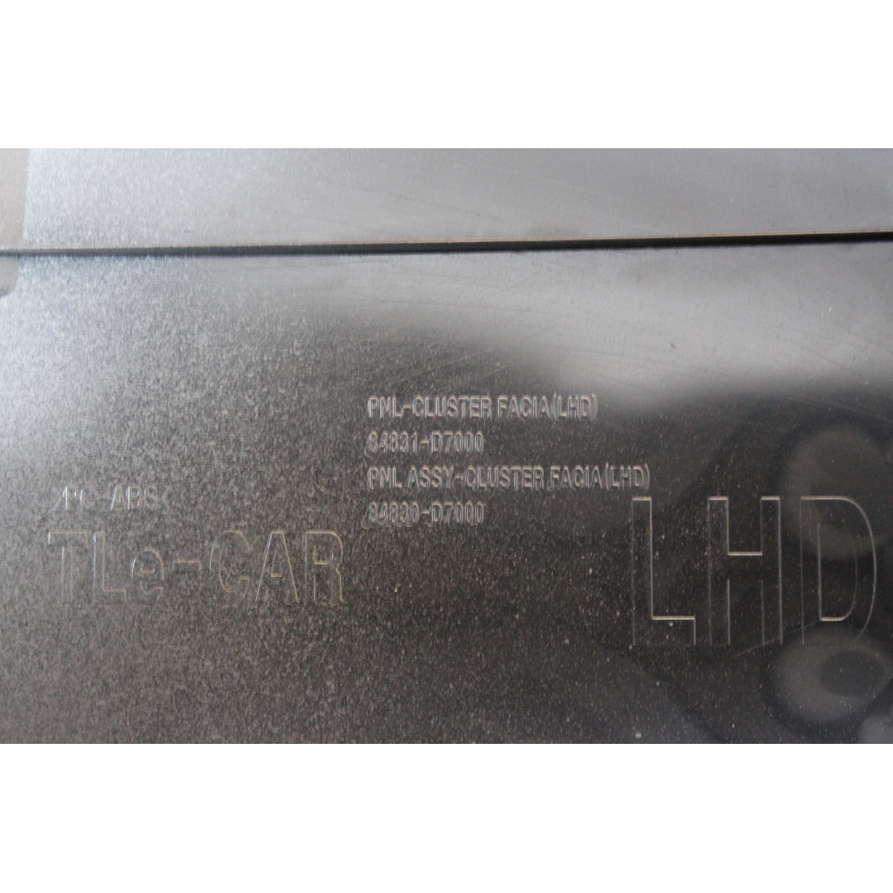 84831-D7000 MASCHERINA CORNICE QUADRO STRUMENTI HYUNDAI TUCSON (TL)(2015 >) 1.7 CRDI 141CV 104KW D4FD