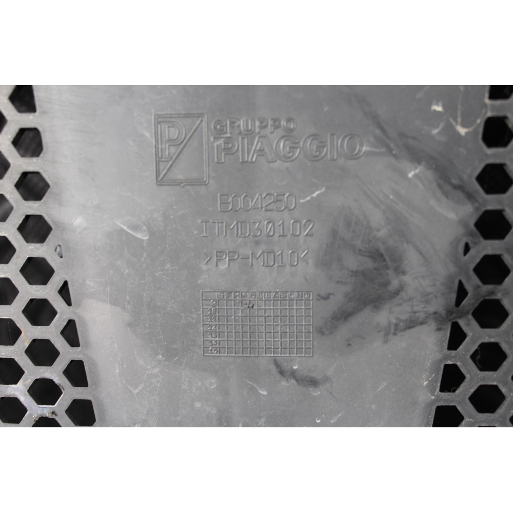 B004250 MASCHERINA GRIGLIA ANTERIORE PIAGGIO PORTER MAXXI 1.3 2010 IN POI