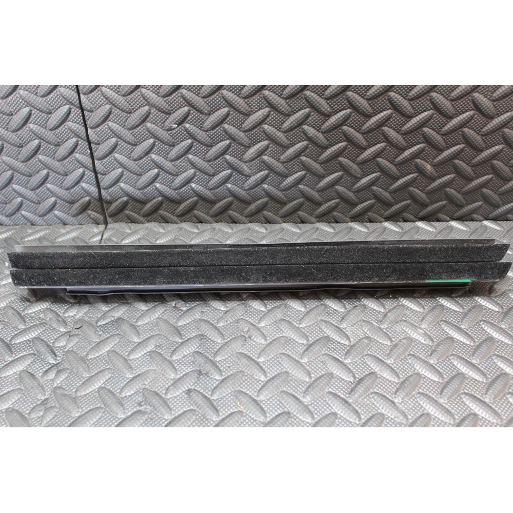 681735RR 68173F4011 RASCHIAVETRO INTERNO POSTERIORE DESTRO TOYOTA C-HR (2016>) 1.8 HYBRID 2ZR-FXE