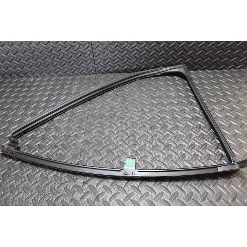 68142-F4010 GUARNIZIONE VETRO POSTERIORE DESTRO TOYOTA C-HR (2016>) 1.8 HYBRID 2ZR-FXE
