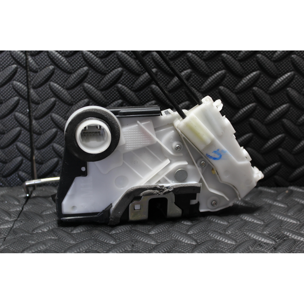 690400D520 SERRATURA SPORTELLO ANTERIORE SINISTRA TOYOTA YARIS 3 III (P13)(2010>)