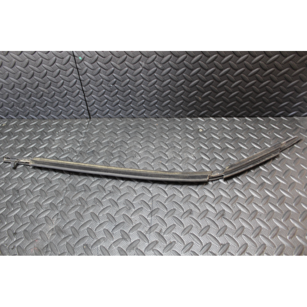 7573010030 RASCHIAVETRO ESTERNO POSTERIORE DESTRO TOYOTA C-HR (2016>) 1.8 HYBRID 2ZR-FXE