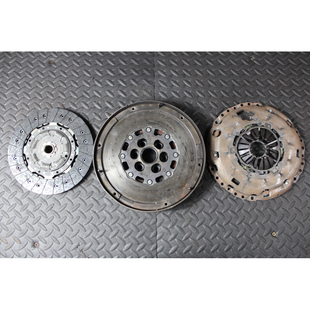 324039410 415024110  KIT VOLANO E FRIZIONE GRANDE PUNTO FIAT SEDICI (FY)(2006-2014) 1.9MJET