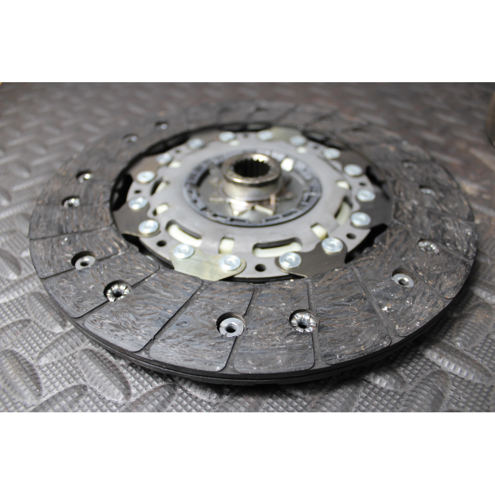 324039410 415024110  KIT VOLANO E FRIZIONE GRANDE PUNTO FIAT SEDICI (FY)(2006-2014) 1.9MJET