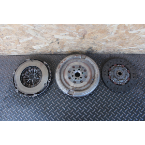 04L141031F 04L141015Q KIT VOLANO E FRIZIONE AUDI Q3 (8UB,8UG)(2011 >) 2.0TDI