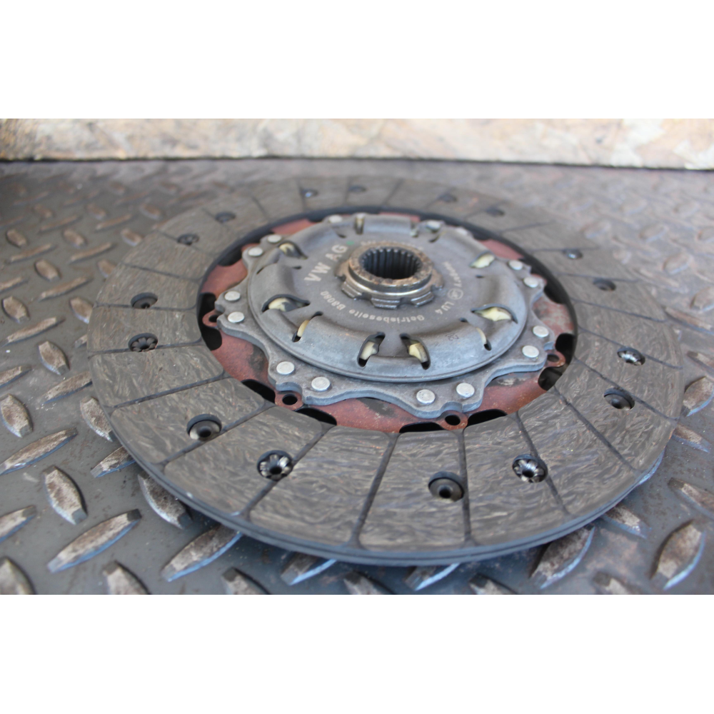 04L141031F 04L141015Q KIT VOLANO E FRIZIONE AUDI Q3 (8UB,8UG)(2011 >) 2.0TDI