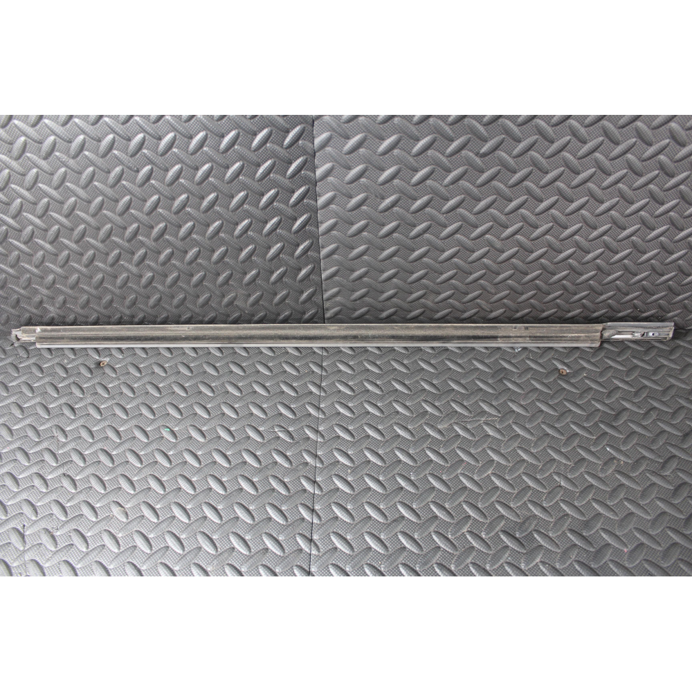 RASCHIAVETRO ESTERNO ANTERIORE DESTRO KIA SPORTAGE (SL)(2009-2014) 1.7 CRDi 116CV 85KW D4FD