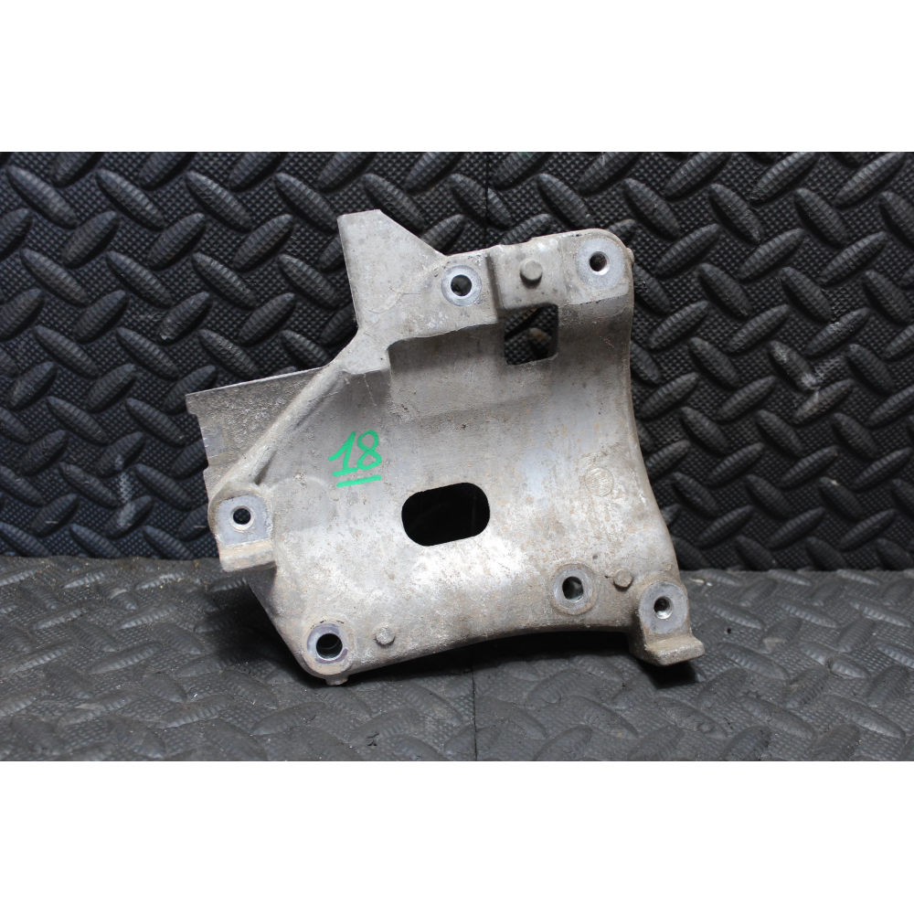 926140604R SUPPORTO MOTORE COMPRESSORE CLIMA NISSAN NAVARA (D23)(2015>) 2.3 DCI 2015 YS23C270