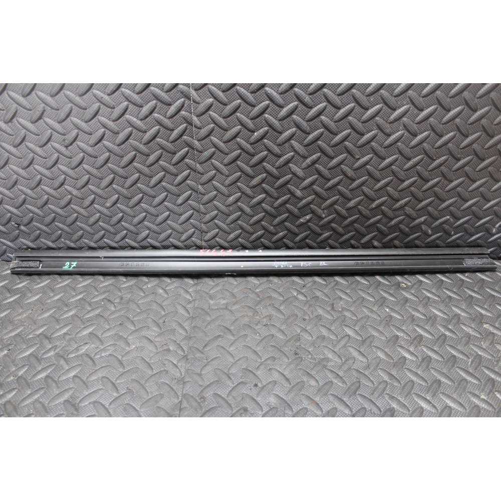 RASCHIAVETRO INTERNO ANTERIORE SINISTRO JEEP COMPASS (MP,M6)(2016 >)