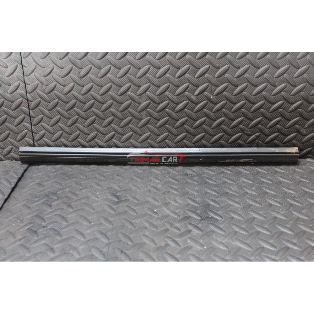 RASCHIAVETRO INTERNO POSTERIORE SINISTRO MERCEDES CLASSE ML (W163)(98-05)