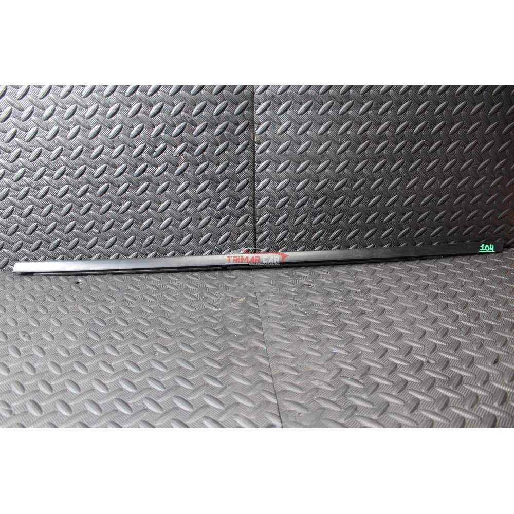 RASCHIAVETRO ESTERNO POSTERIORE SINISTRO FIAT 500X (334)(2014 >)