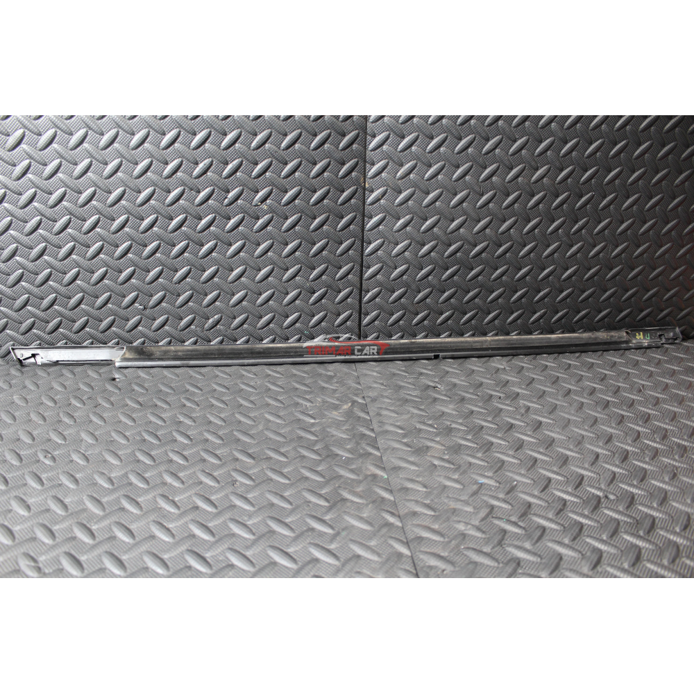 RASCHIAVETRO ESTERNO POSTERIORE SINISTRO FIAT 500X (334)(2014 >)