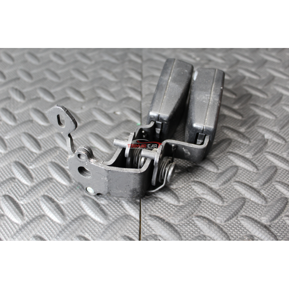 5F0857739QVZ AGGANCIO CINTURA SICUREZZA POSTERIORE CENTRALE SEAT LEON (5F1)(2012 >) 1.6TDI 81KW 110CV CXXB