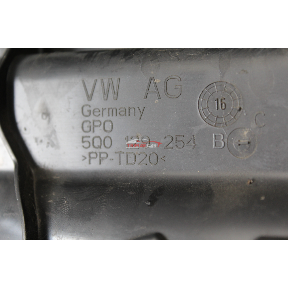 5Q0129254B CONVOGLIATORE ARIA RADIATORE CENTRALE SEAT LEON (5F1)(2012 >) 1.6TDI 81KW 110CV CXXB