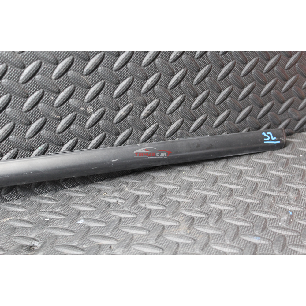 RASCHIAVETRO ESTERNO POSTERIORE SINISTRO ALFA ROMEO GIULIA 2 (952)(2015 >)