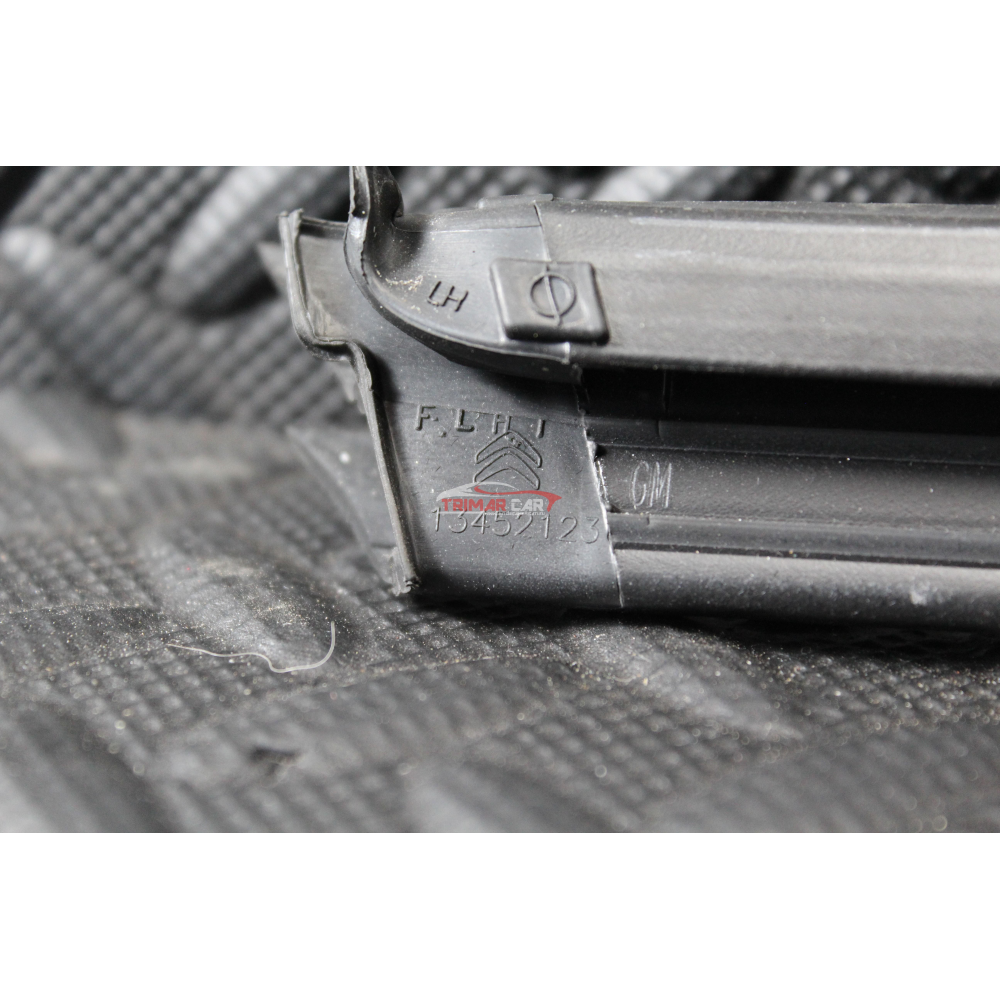 13452123 YQ00026880 RASCHIAVETRO INTERNO ANTERIORE SINISTRO CITROEN C3 AIRCROSS II 2 (2023) 1.2 110CV 81KW EB2ADT/EU63 HNP