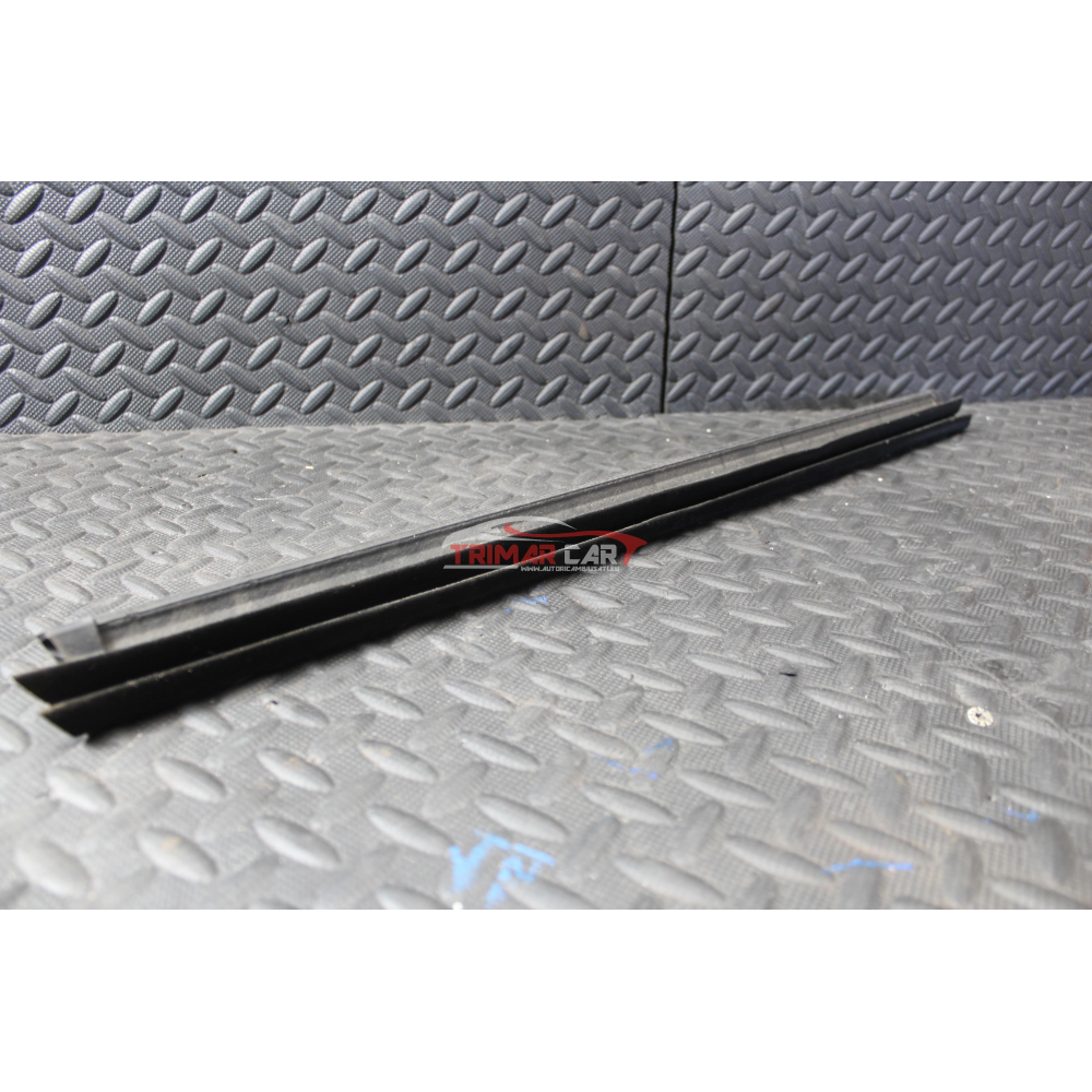 9673107880 RASCHIAVETRO INTERNO ANTERIORE DESTRO PEUGEOT 2008 (CU)(2014) 2013>