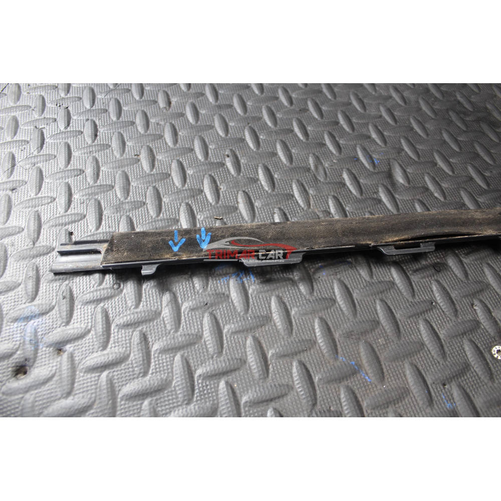 9673931380 RASCHIAVETRO ESTERNO ANTERIORE DESTRO PEUGEOT 2008 (CU)(2014) 2013>