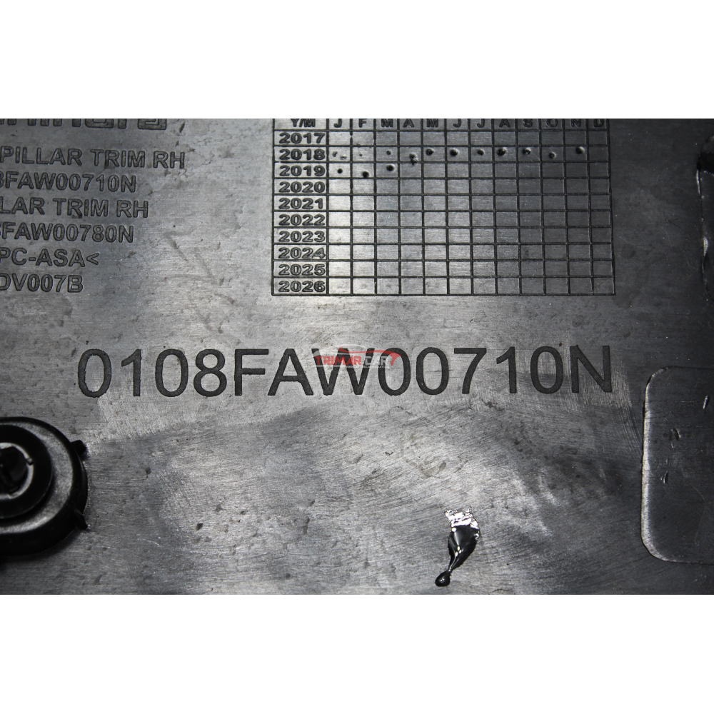 0108FAW00710N MODANATURA RIVESTIMENTO MONTANTE DESTRA MAHINDRA XUV500 (2011>) 2.2CRDE AWD "2021"