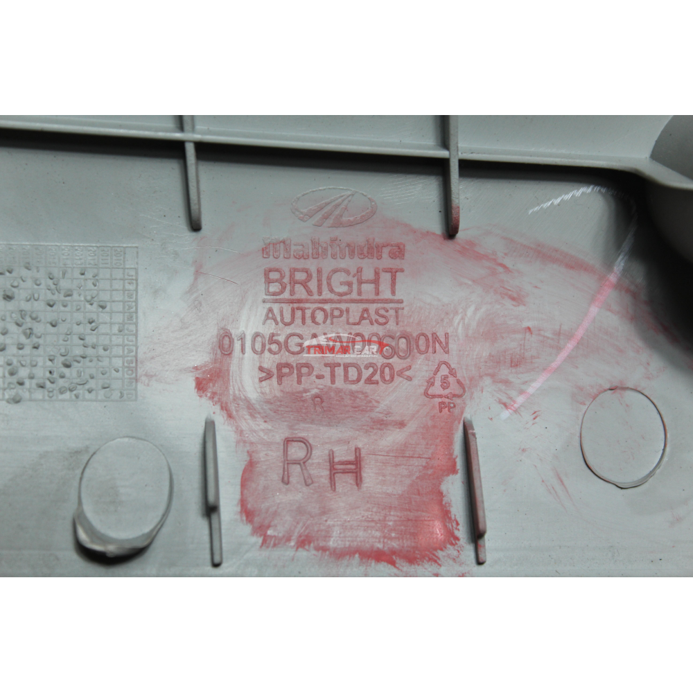 0105GAW00600N MODANATURA MONTANTE DESTRA MAHINDRA XUV500 (2011>) 2.2CRDE AWD "2021"