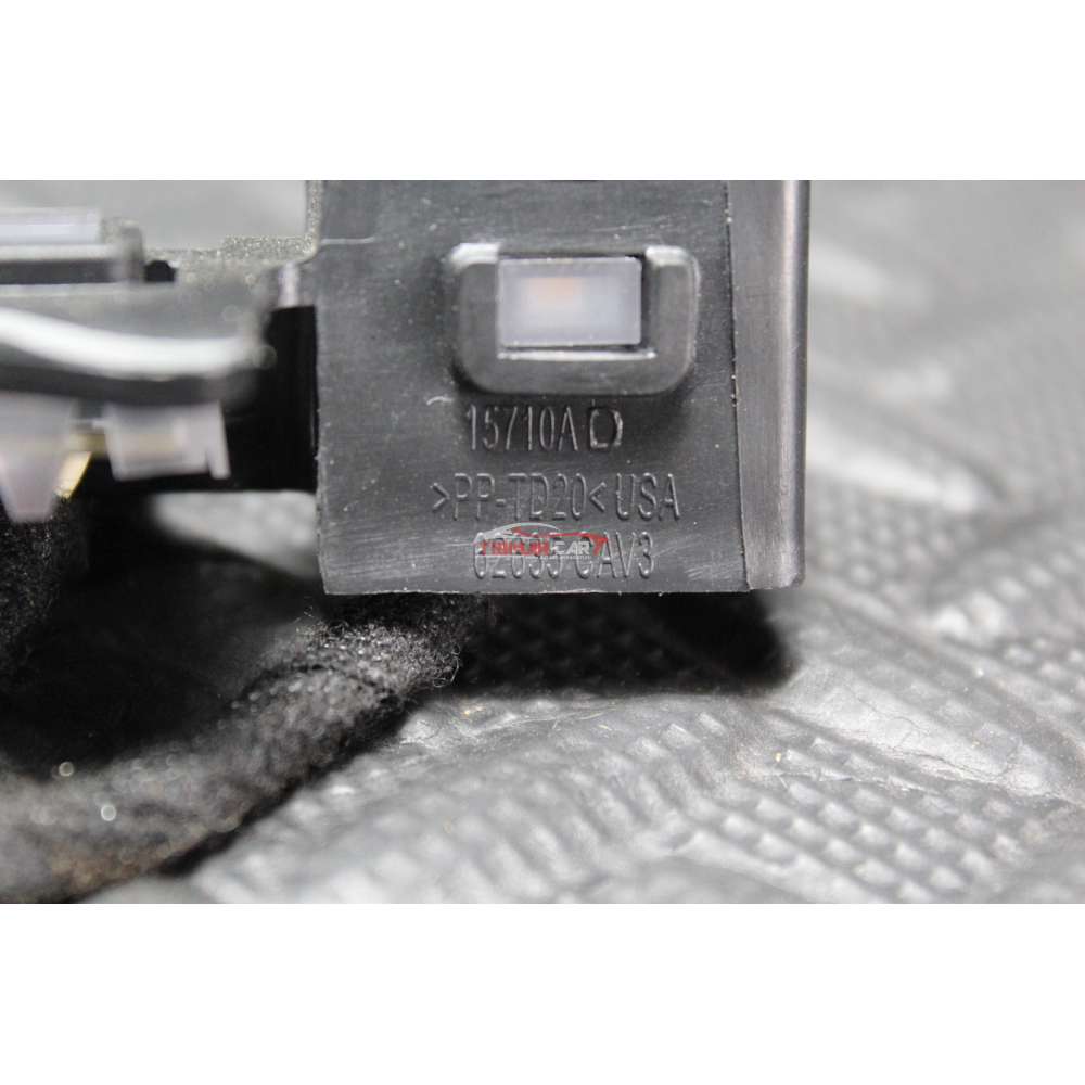 K68193643AB LUCE INTERNA CORTESIA JEEP WRANGLER 3 (JK)(2007-2018) 3.6 V6