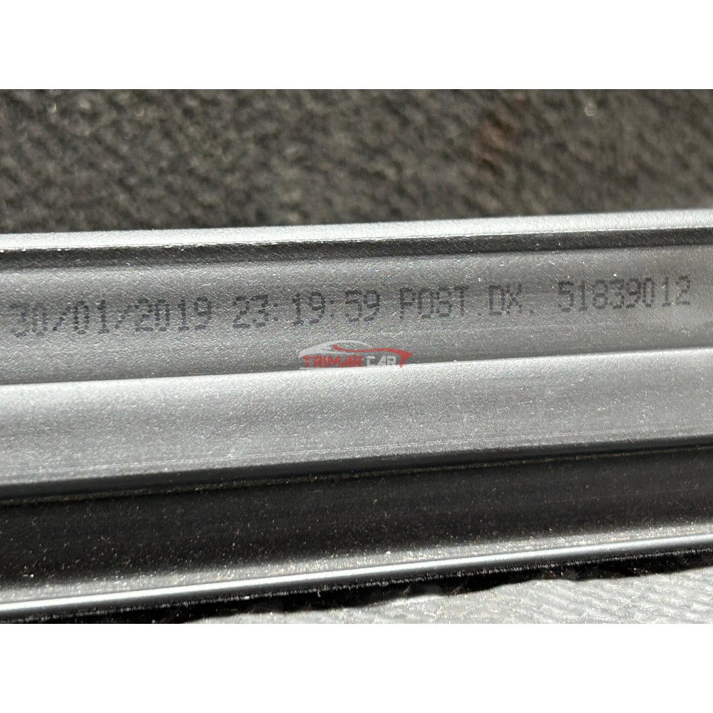 51839012 RASCHIAVETRO INTERNO POSTERIORE DESTRO LANCIA YPSILON 3 (312)(2011 >)