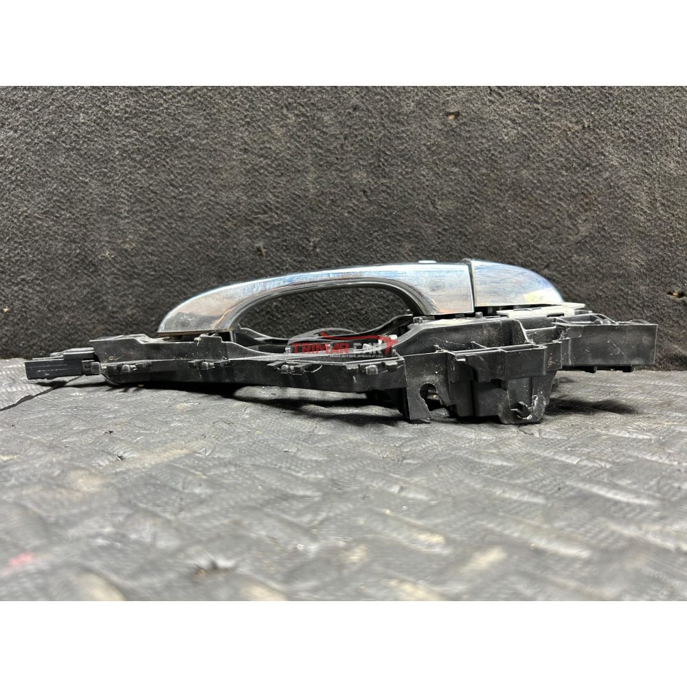 K68064625AE MANIGLIA ESTERNA ANTERIORE SINISTRA LANCIA THEMA 2 (LX)(2011 >) 3.0 D 239CV 176KW COD MOT; EXF